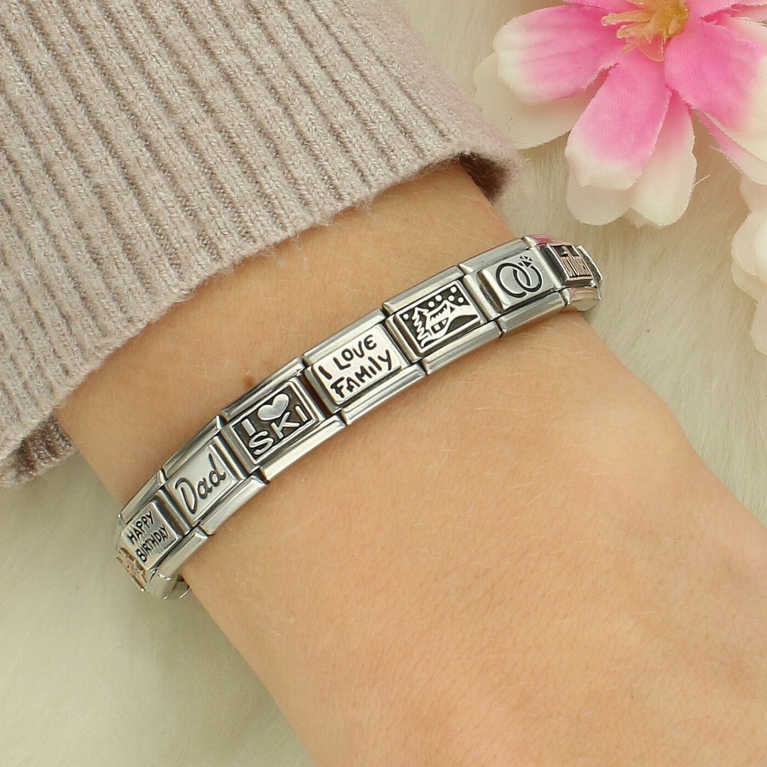 Nomination - Link 925 Silver 'Kocham narty' 330102 22. Zawieszka z napisem I love ski wykonana została na bazie z najwyższej jakości stali szlachetnej. Idealnie nada się na prezent dla miłośników gór oraz sportów zimowych..jpg